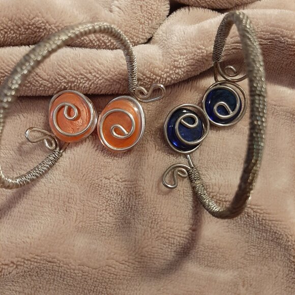 VINTAGE Handmade Wire Wrapped Cuff Bracelets with Blue and Orange Glass Stones - Picture 4 of 8